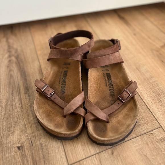Birkenstock Yara Oiled Leather Sandal - Picture 3 of 10